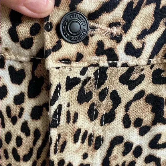 🆕Chico’s Leopard Girlfriend Ankle Jeans 4R🆕 - Picture 7 of 14
